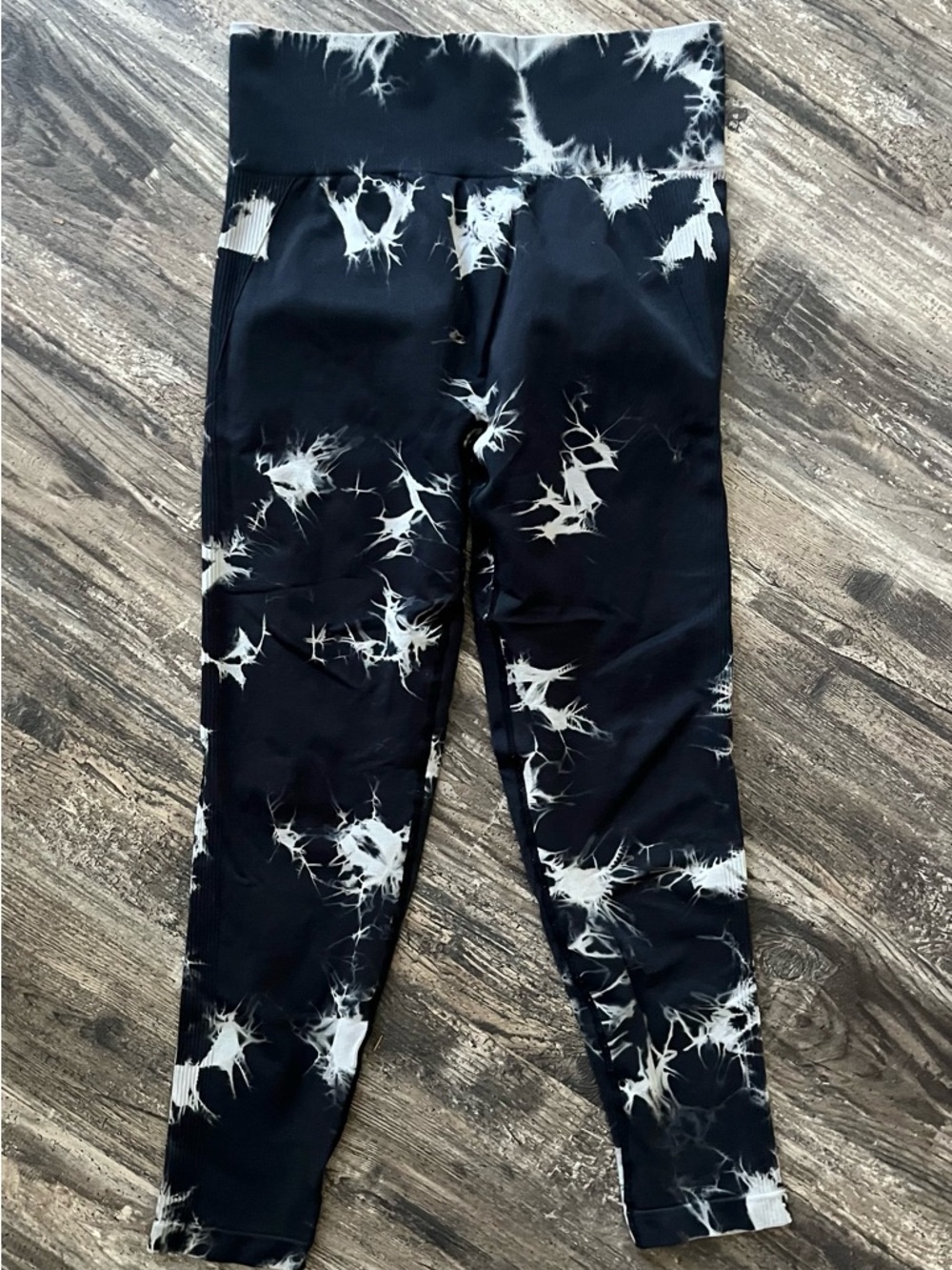 Black & White Tie-Dye Leggings - Women
